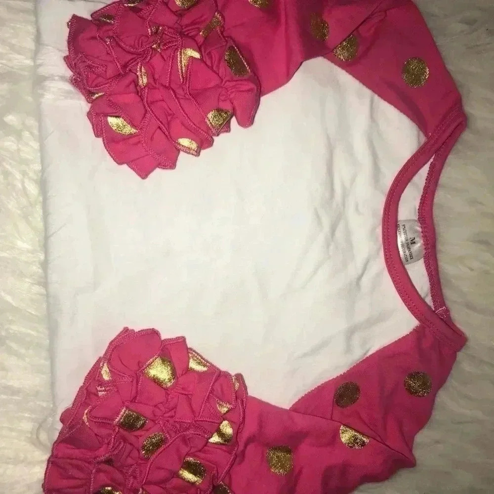 TRIPLE RUFFLE SLEEVE TOP SIZE MEDIUM - Picture 2 of 7